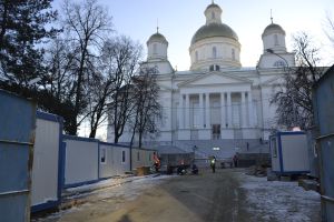 В Пензе бетон для благоустройства Соборной площади греют в палатках