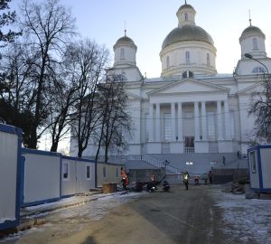 В Пензе бетон для благоустройства Соборной площади греют в палатках