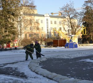 Заливке главного катка Пензы мешает отсутствие снега?