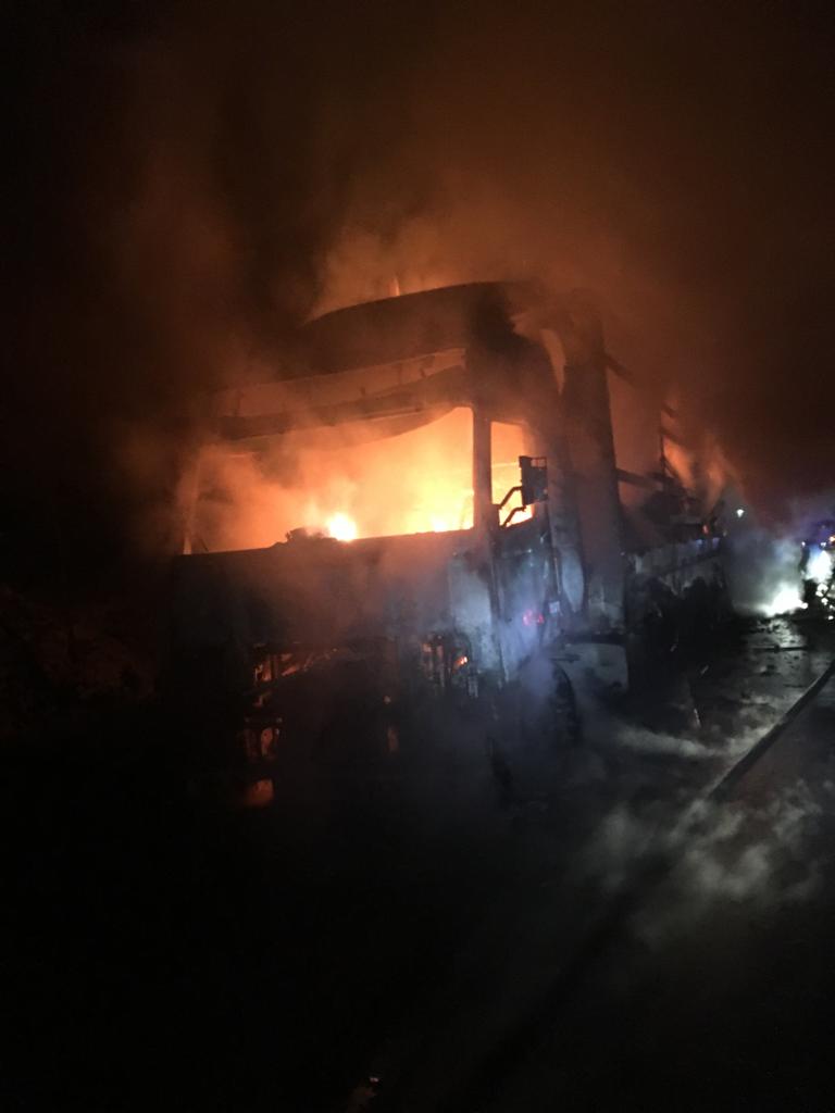 Пензенский водитель сгоревшего большегруза остался на трассе в одних тапочках