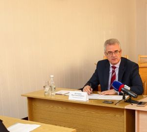 Пензенский губернатор помог жителям Белинского района с больницей и освещением
