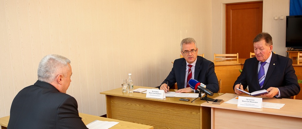 Пензенский губернатор помог жителям Белинского района с больницей и освещением