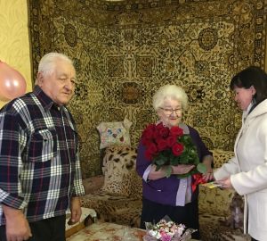 Ольга Чистякова поздравила пензенскую семью с 60-летием!