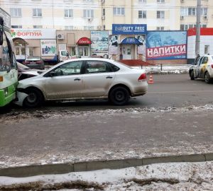 В Пензе произошла крупная авария с участием автобуса и такси