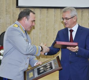 Белозерцев поздравил сотрудников УФСБ с профессиональным праздником