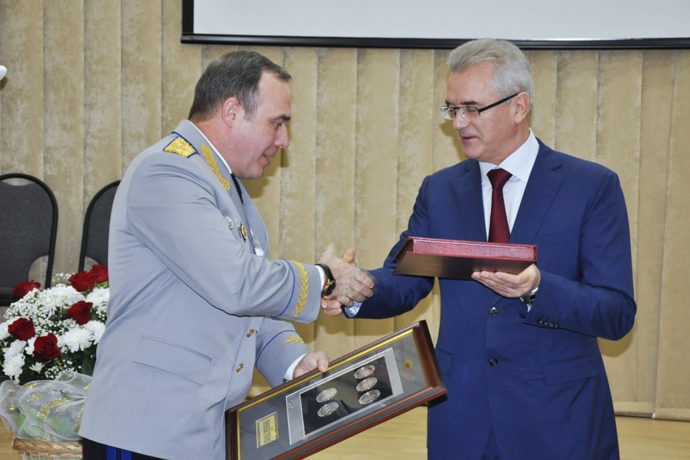 Белозерцев поздравил сотрудников УФСБ с профессиональным праздником