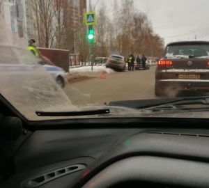 Страшная авария на пр. Строителей: «Форд» сбил пешехода и вылетел с дороги