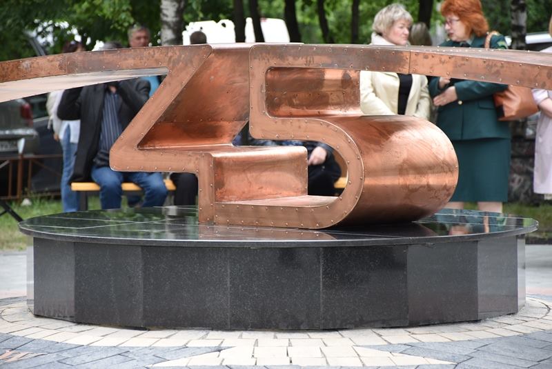 Администрация оперативно привела в порядок сквер "45 меридиан"