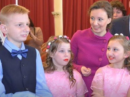 Президент РФ продлил срок полномочий детского омбудсмена Анны Кузнецовой на 5 лет