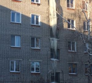 Борьба с сосульками: мэрия рекомендовала пензенцам не подходить близко к стенам зданий