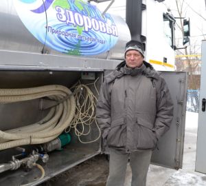 Как вода "Ключ здоровья" с глубины 180 метров оказывается в водовозе. Видео