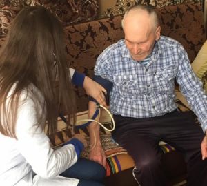 Пензенские врачи и студенты провели дворовый обход в Беково