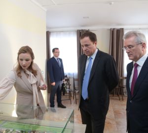 Полпреду Игорю Комарову в Пензе презентовали «Новые берега»