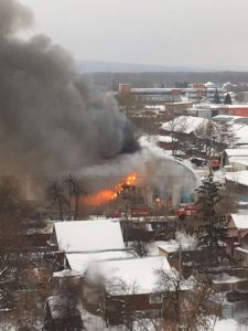 Страшный пожар в автосалоне «Клаксон» удалось локализовать