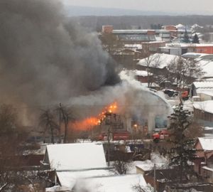 Страшный пожар в автосалоне «Клаксон» удалось локализовать