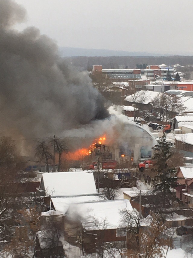 Страшный пожар в автосалоне «Клаксон» удалось локализовать