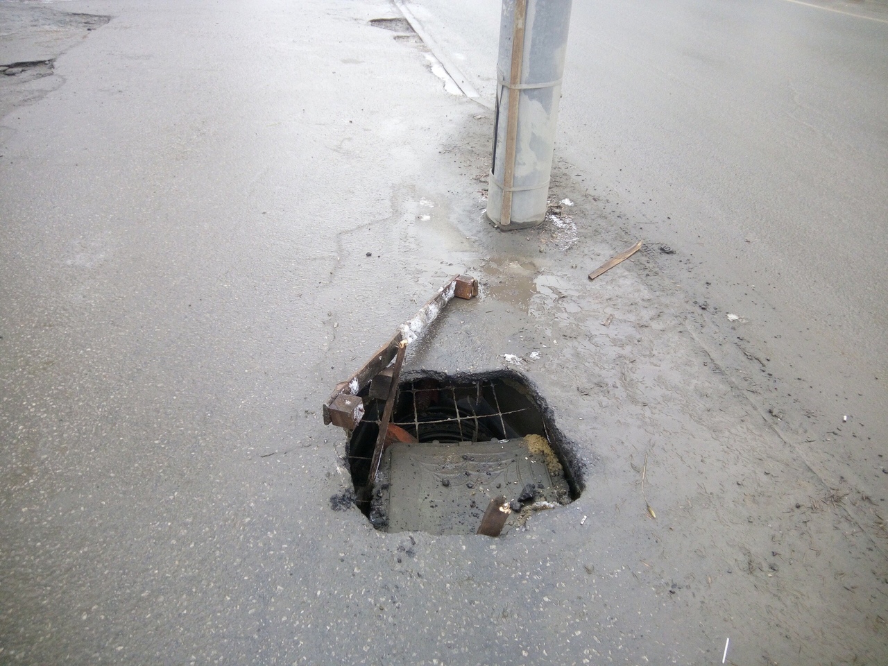 В Пензе провалился асфальт на улице Суворова
