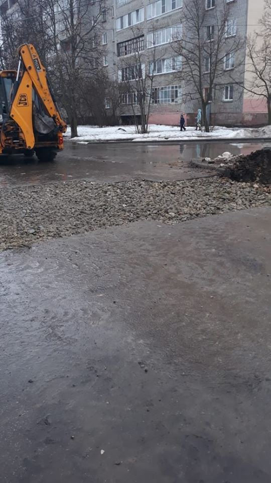 Провал асфальта на Клары Цеткин заделали