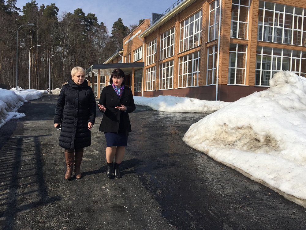 Ольга Чистякова передала витамины и сладости детскому реабилитационному центру в Кичкилейке