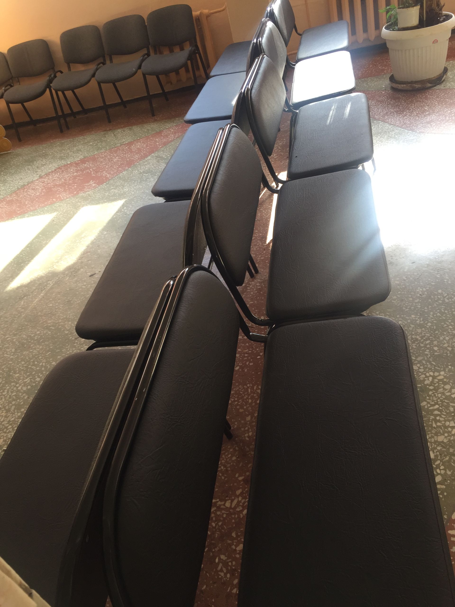 Сергей Палювин помог пензенской школе с покупкой мебели