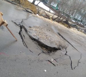 В Пензе смыло асфальт на улице Клары Цеткин