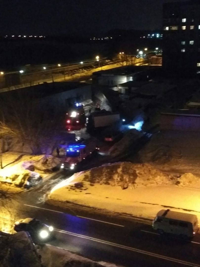 Пожар в автосервисе на Лядова: сгорел скутер и легковушка