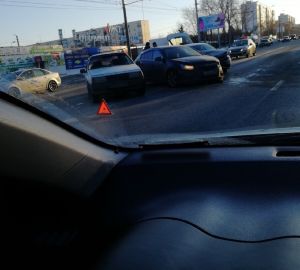 Массовая авария в Пензе на Карпинского: столкнулись пять автомобилей, женщина в больнице