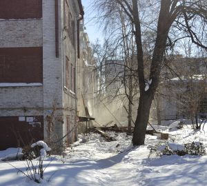 В Заводском районе Пензы аварийные дома разбирают без соблюдения норм безопасности