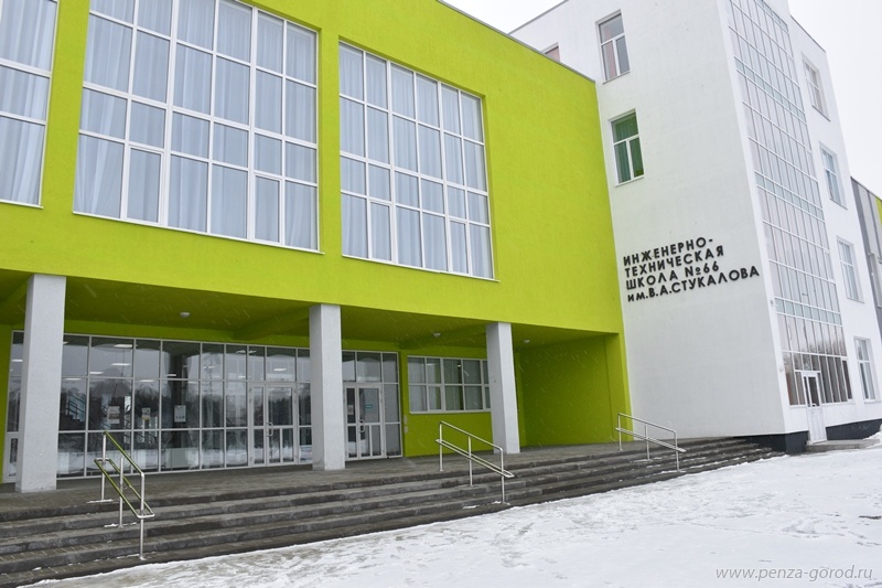 На стенах новой школы № 66 Пензы возникли продольные трещины