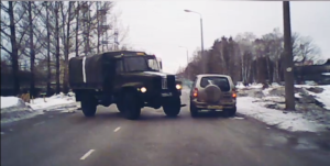 Жители Заречного сняли на камеру дрифтующий военный грузовик