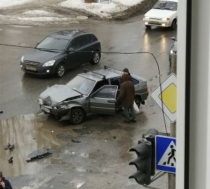 В Кузнецке батюшка на скорости врезался в автомобиль с ребенком?