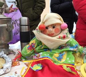 Жители Ахун организовали проводы Масленицы