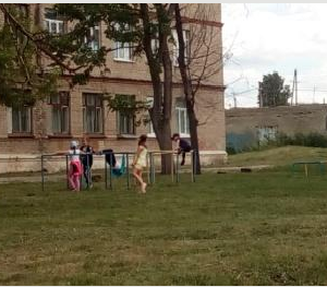 В Кузнецкой школе №10 дети занимались физкультурой с риском для жизни