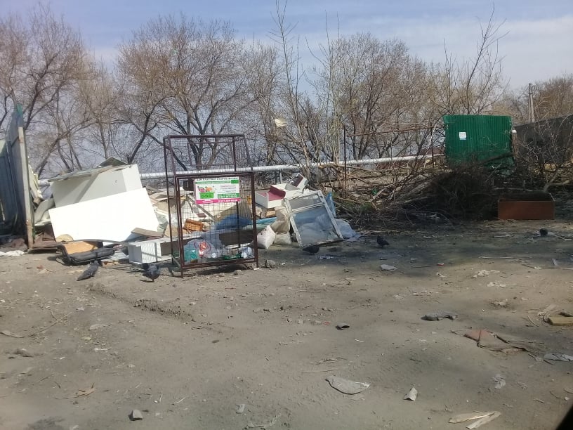 Помойка на улице Мира разрастается, как раковая опухоль