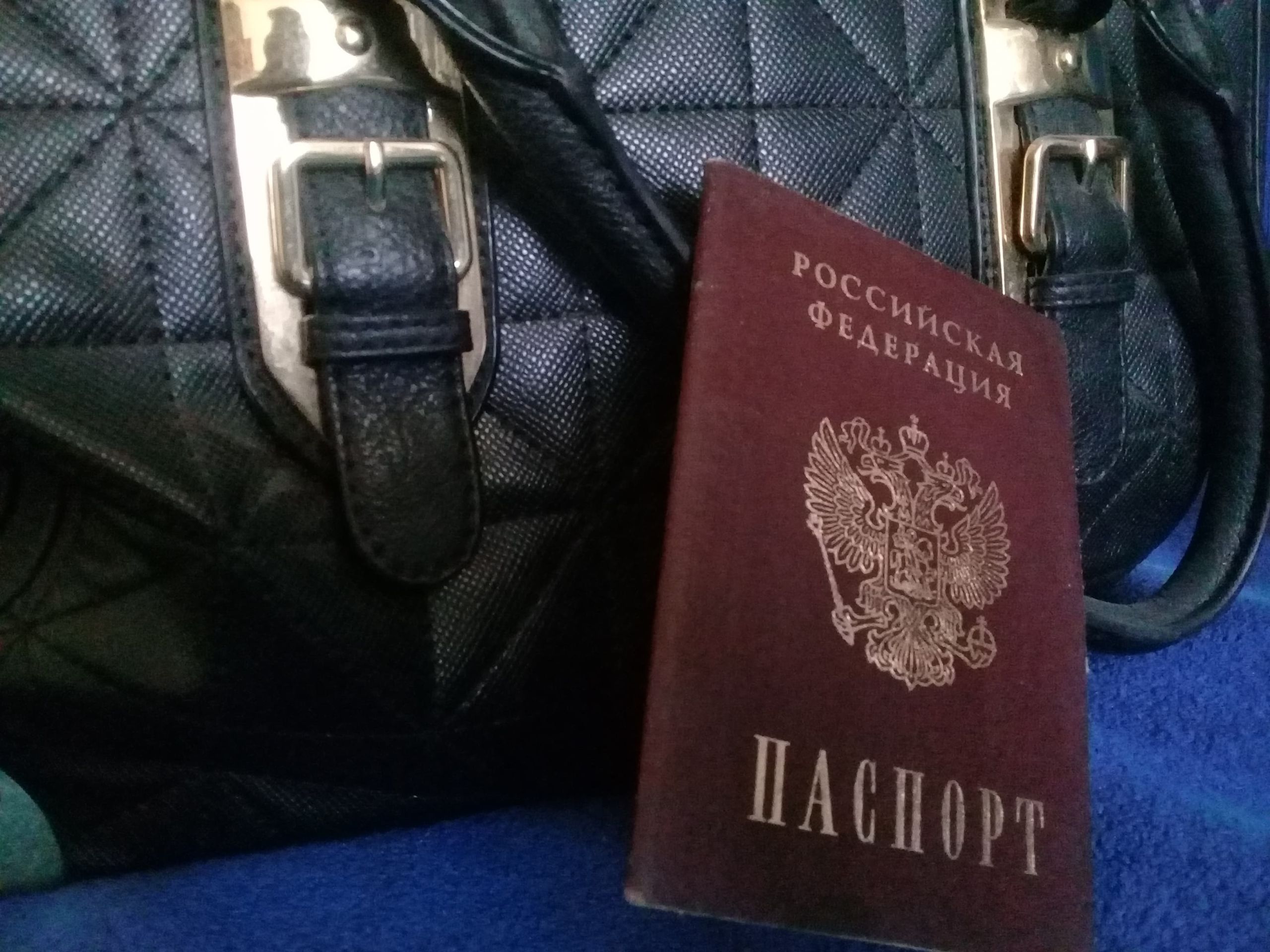 Житель Кузнецка украл у супруги паспорт, чтобы сохранить семью