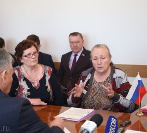 Жители Каменки попросили губернатора помочь с решением проблем в сфере ЖКХ и благоустройства