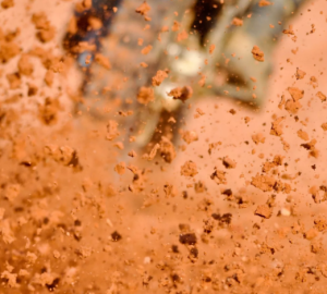 В Пензе две "скорые", застрявшие в грязи, вытаскивали всем миром