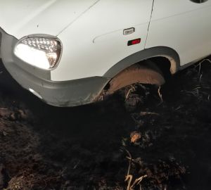 Пензенские «скорые» из грязи вытащил "Мерседес ML" и «злющий «УАЗ»