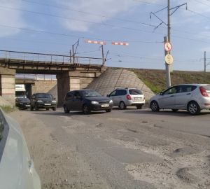 Ремонт дороги в районе Бригадирского моста: кто следит за подрядчиками?