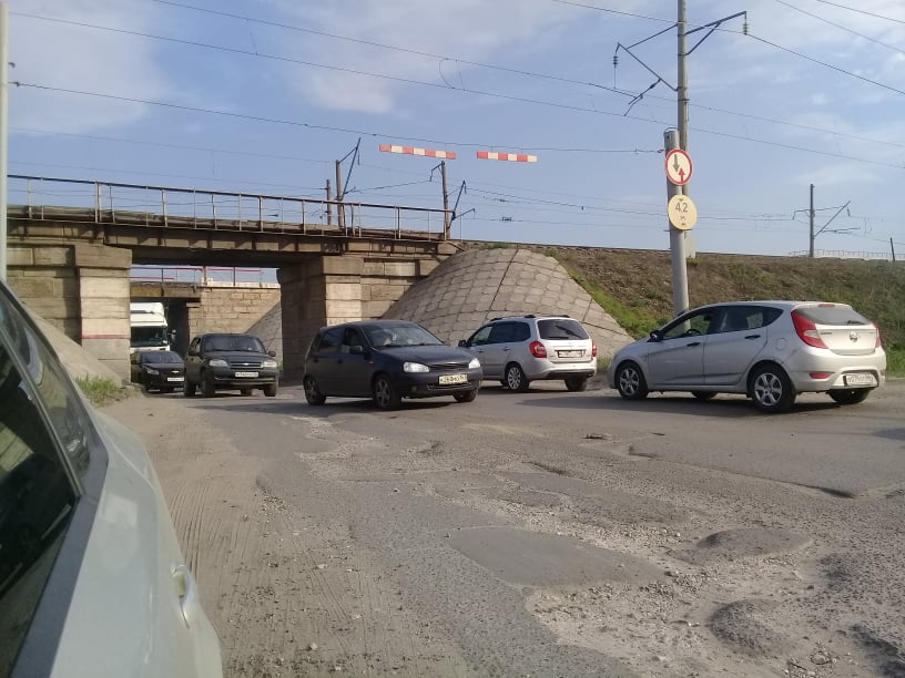 Ремонт дороги в районе Бригадирского моста: кто следит за подрядчиками?