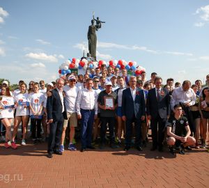 Команды «Караван» и «Ключ здоровья» победили в легкоатлетической эстафете в День Победы