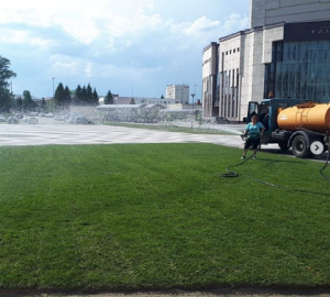 В Пензе постелили газон к фестивалю Jazz May