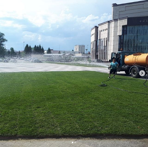 В Пензе постелили газон к фестивалю Jazz May