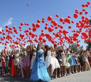 Режимный выпускной: детей в школах "закрыли под замок"