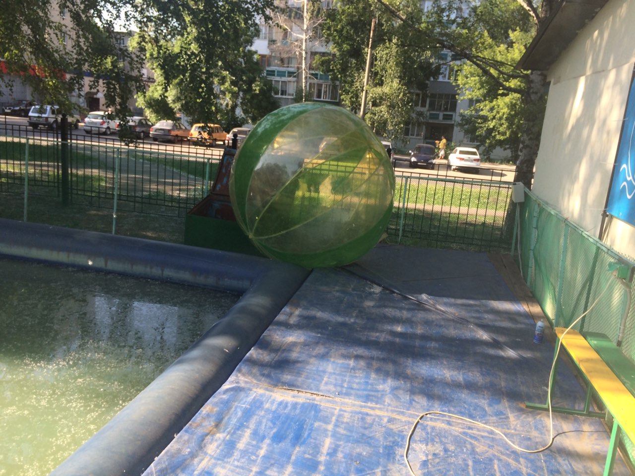 «Берегите своих детей»! Ребенок получил ожоги на детском аттракционе в филиале парка Белинского