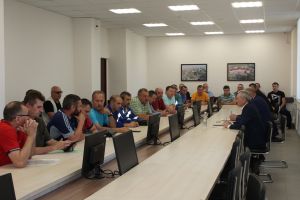 Главврач областной станции «скорой помощи» Владимир Атякшев провел переговоры с бастующими водителями