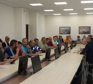 Главврач областной станции «скорой помощи» Владимир Атякшев провел переговоры с бастующими водителями