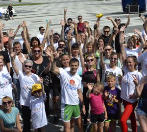 «Городская зарядка» на Юбилейной площади собрала более 300 участников