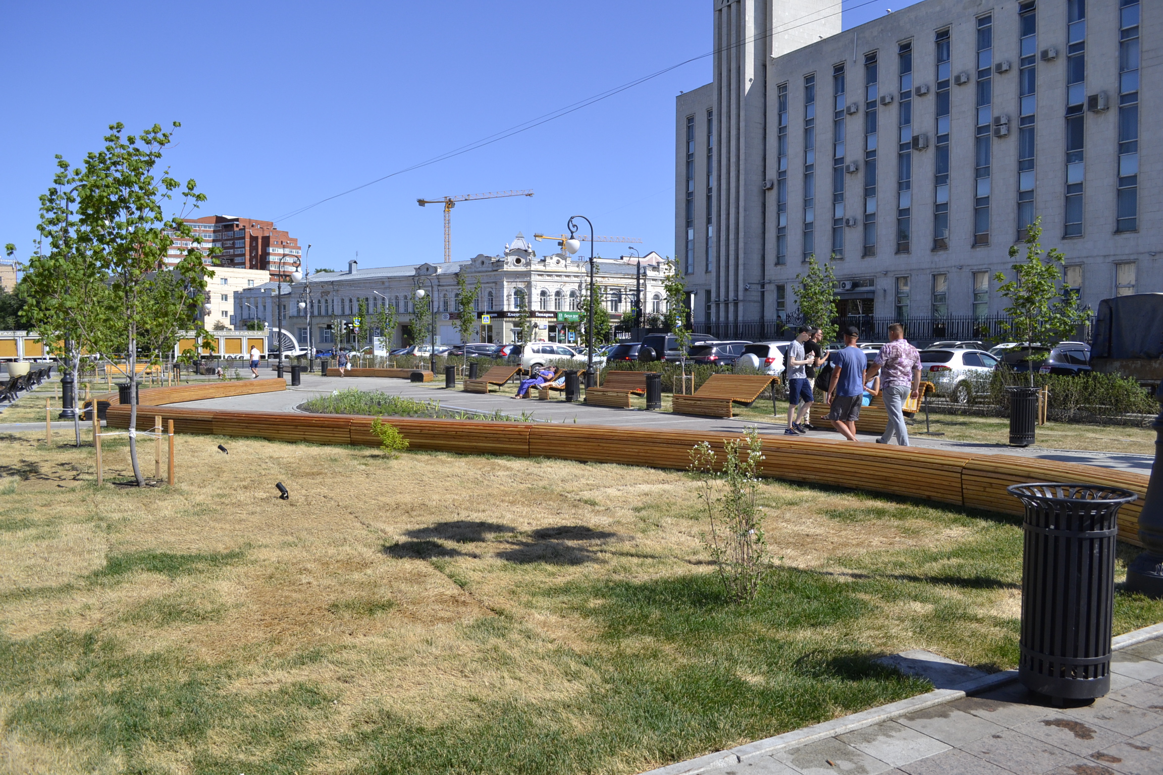 Кто виноват в гибели газона на площади Ленина