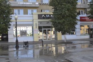 Бюджетные деньги на асфальте или как полить засохший газон дырявым шлангом